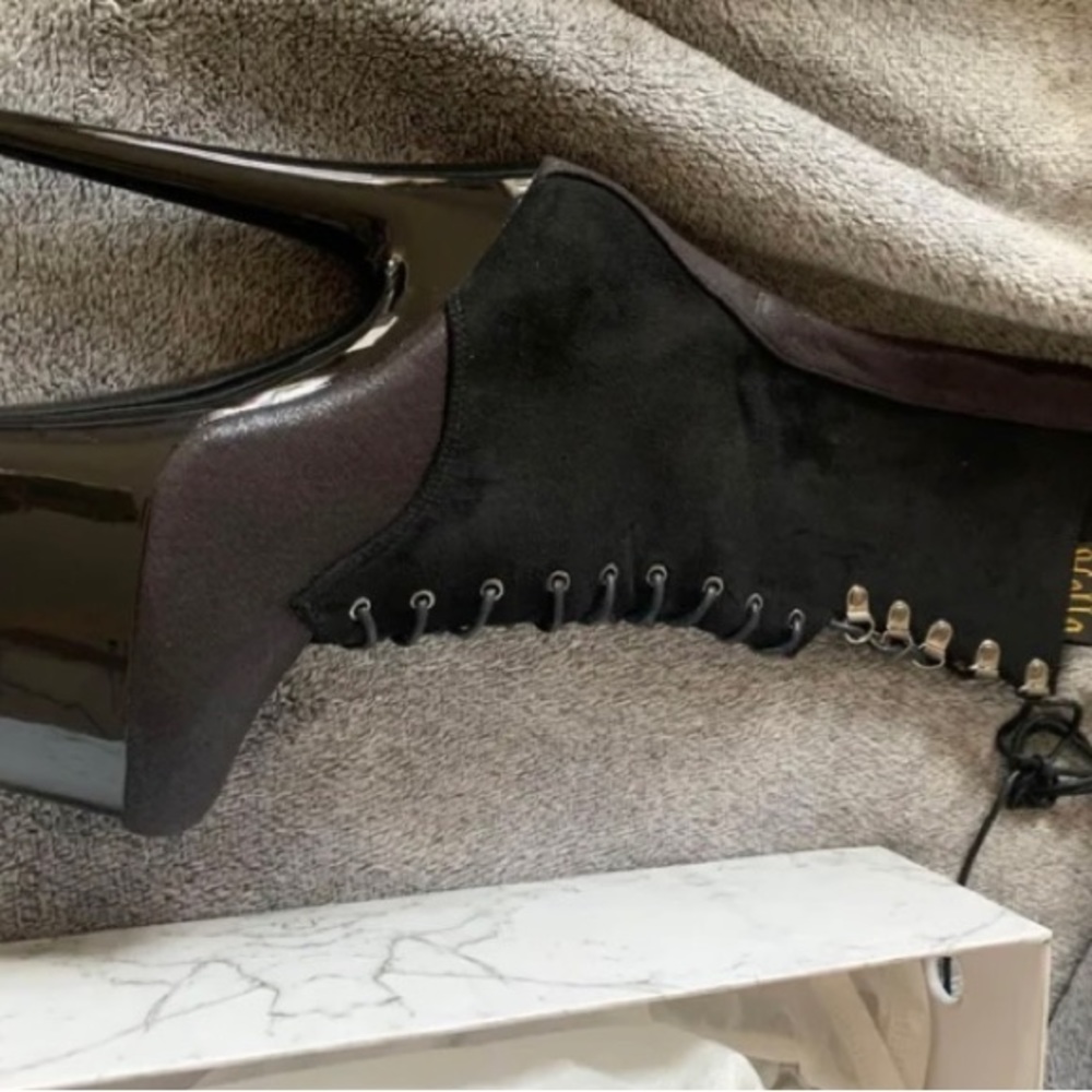 Black Hella Heels excellent condition